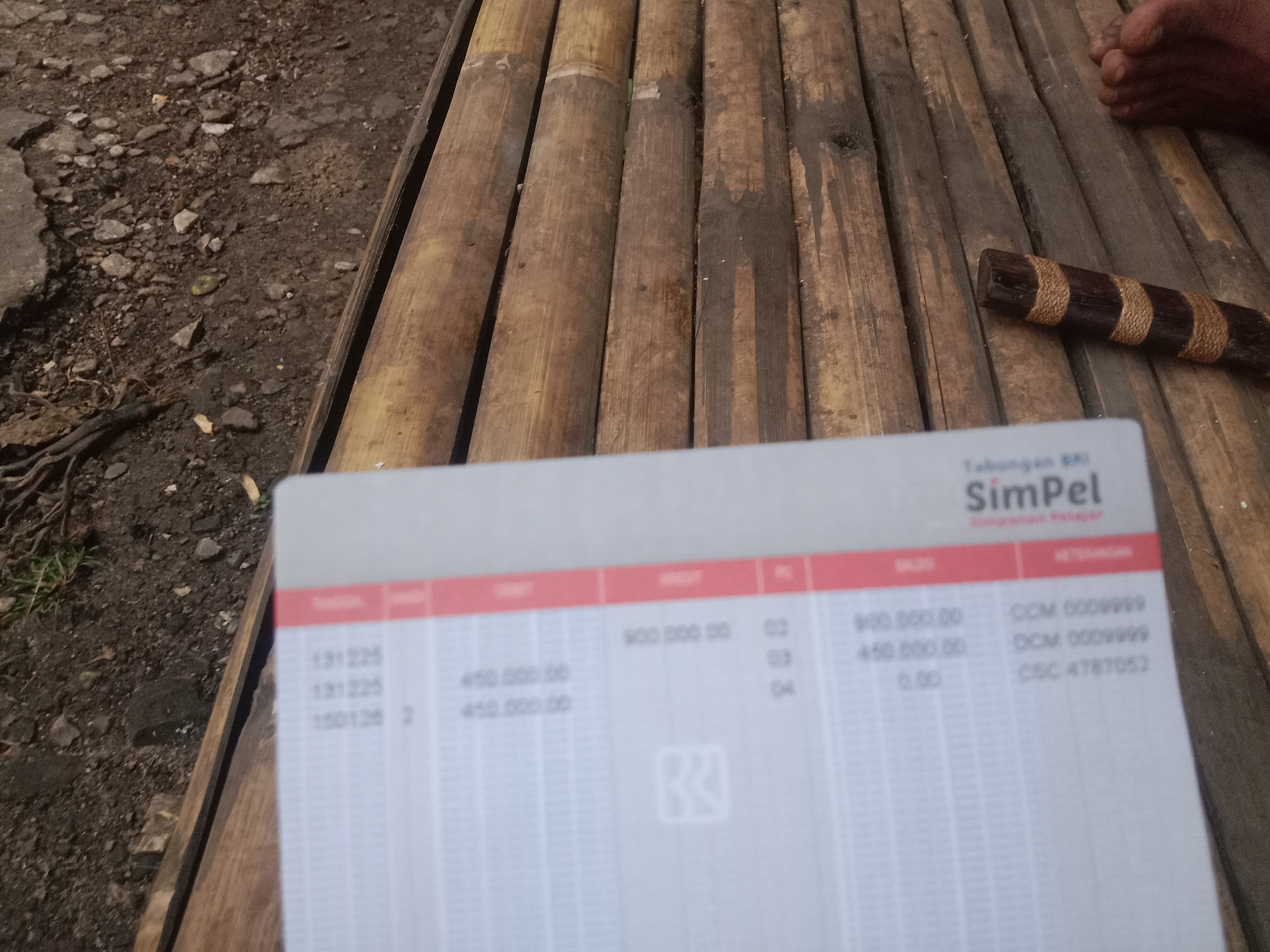 Diduga ada kejanggalan pembagian beasiswa di Sekolah Dasar Negeri Lete Kamouna. 